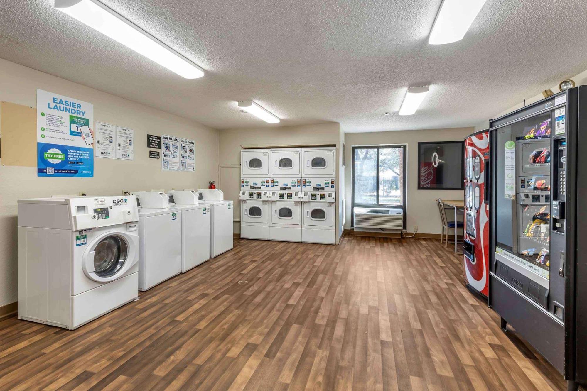 Extended Stay America Suites - Arlington - Six Flags Екстериор снимка